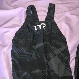Closed Back TYR Avictor Fastskin